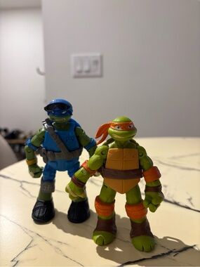 Teenage Mutant Ninja Turtles Action Figure Set - Orange & Blue
